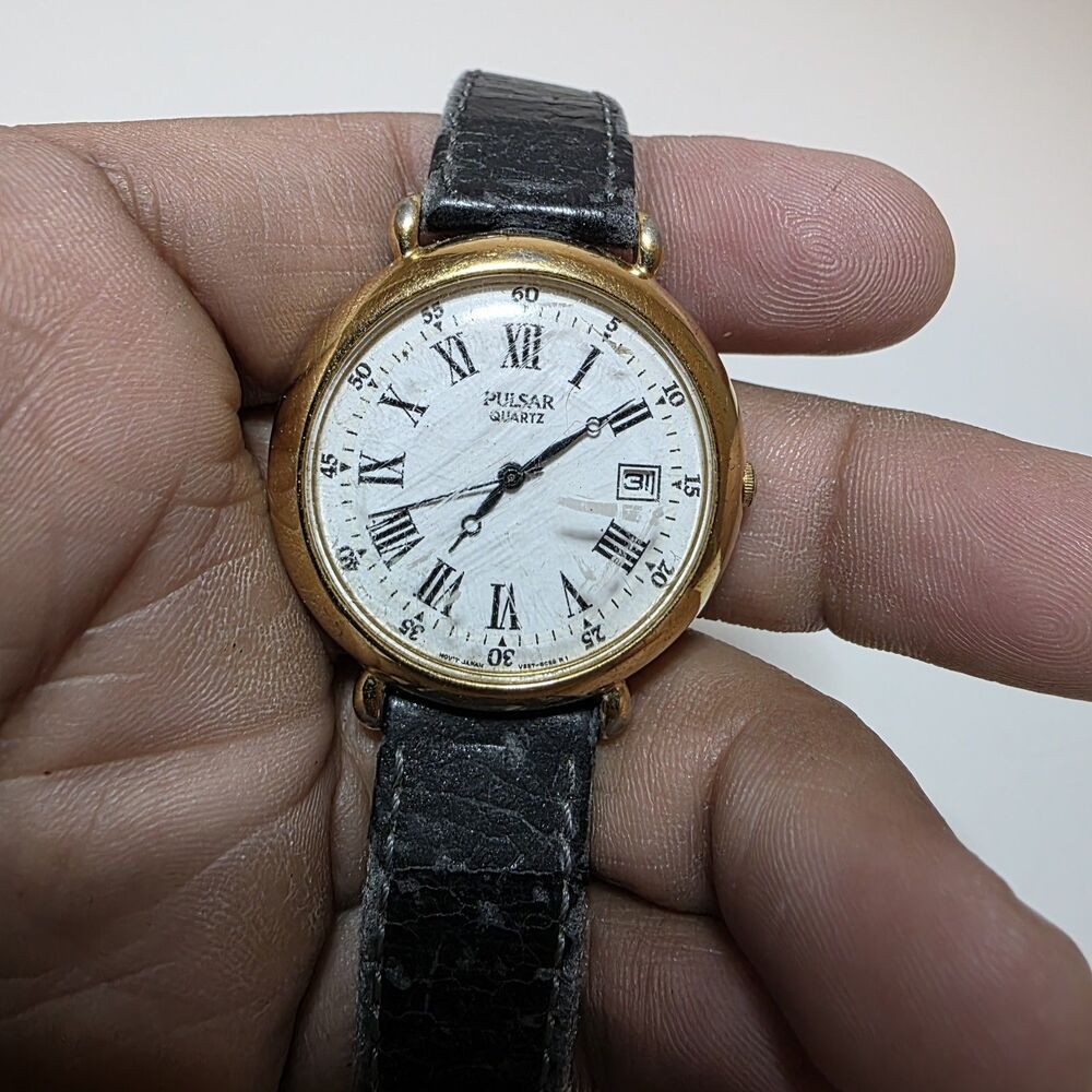 Vintage Pulsar V537-8A90 Roman Date Dial quartz wrist watch For Parts Or Repair